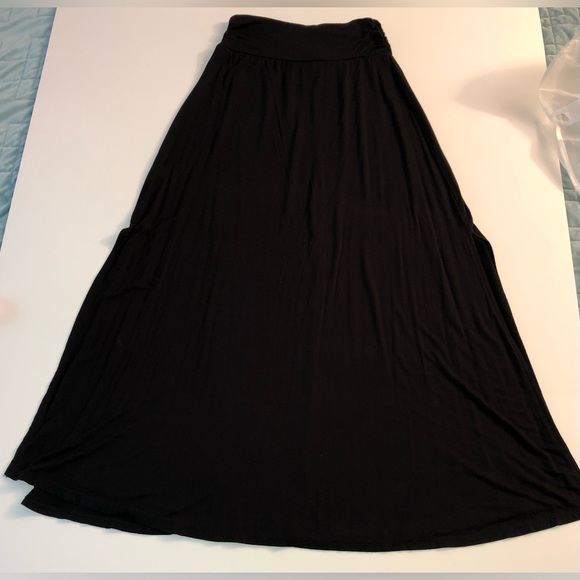 Merona Dresses & Skirts - Merona Maxi Skirt
Breathable Flawless Comfort
Size XS
Brand New Without Tags